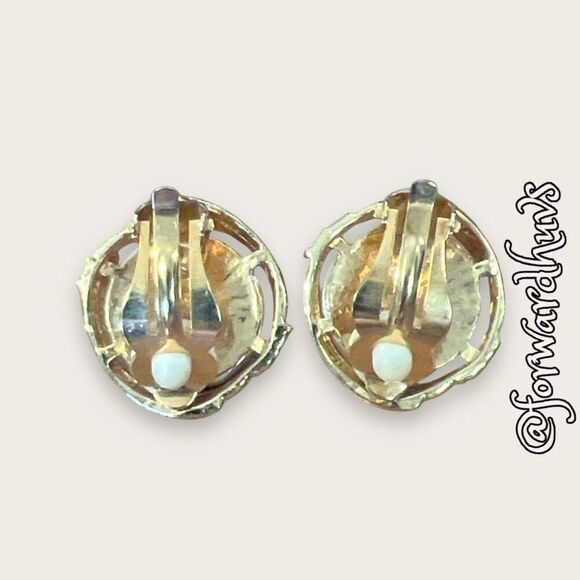 Vintage Faux Pearl Clip On Earrings With Rhinestone - Picture 6 of 8